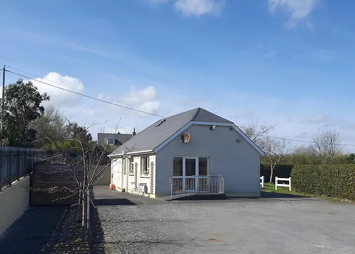 Quiet 2-bedroom Nyaraló *